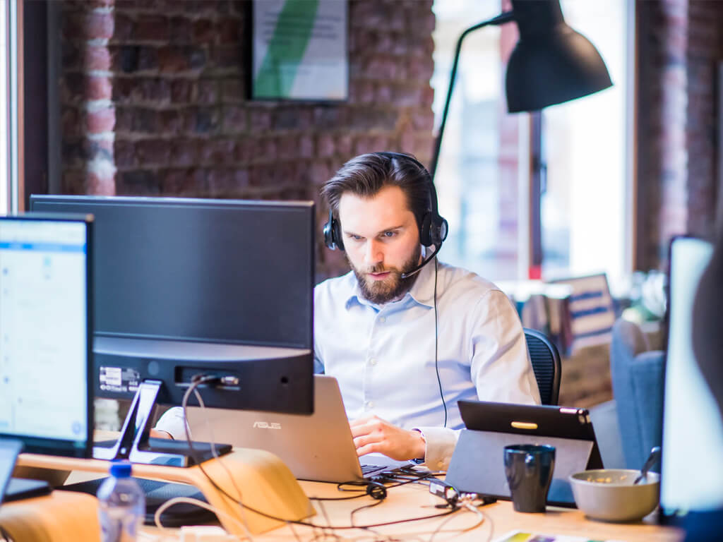 Online Marketing Kurs Lernmaterialien und Community Austausch